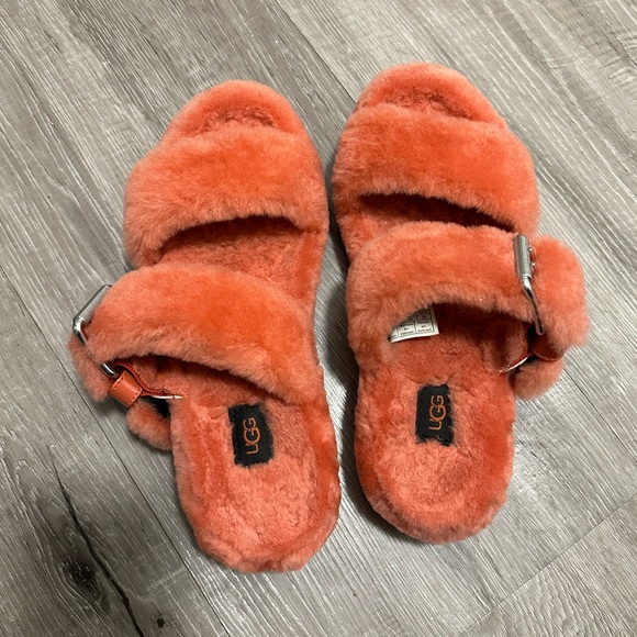 New UGG coral slippers - Picture 7 of 8